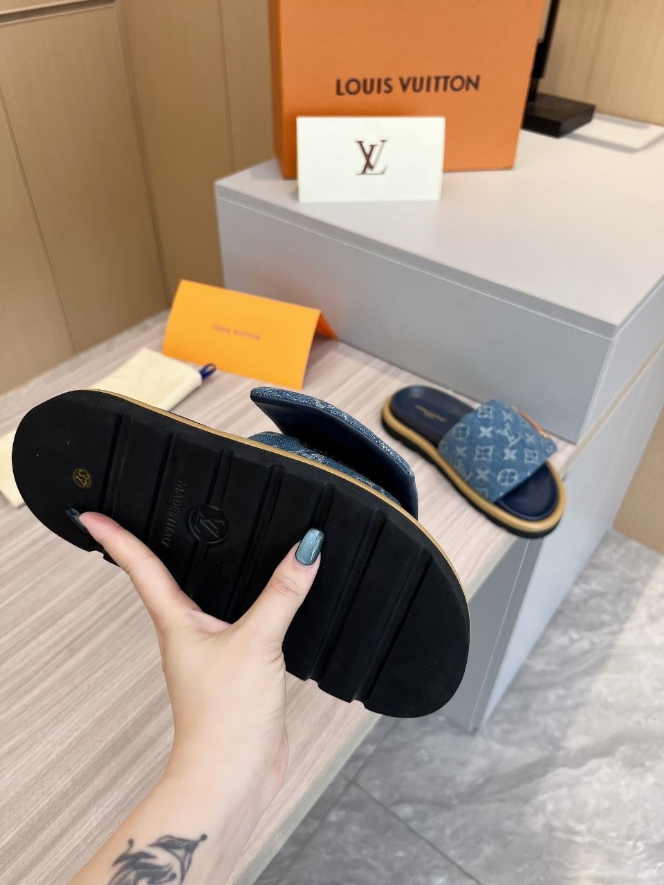 Louis Vuitton Slippers